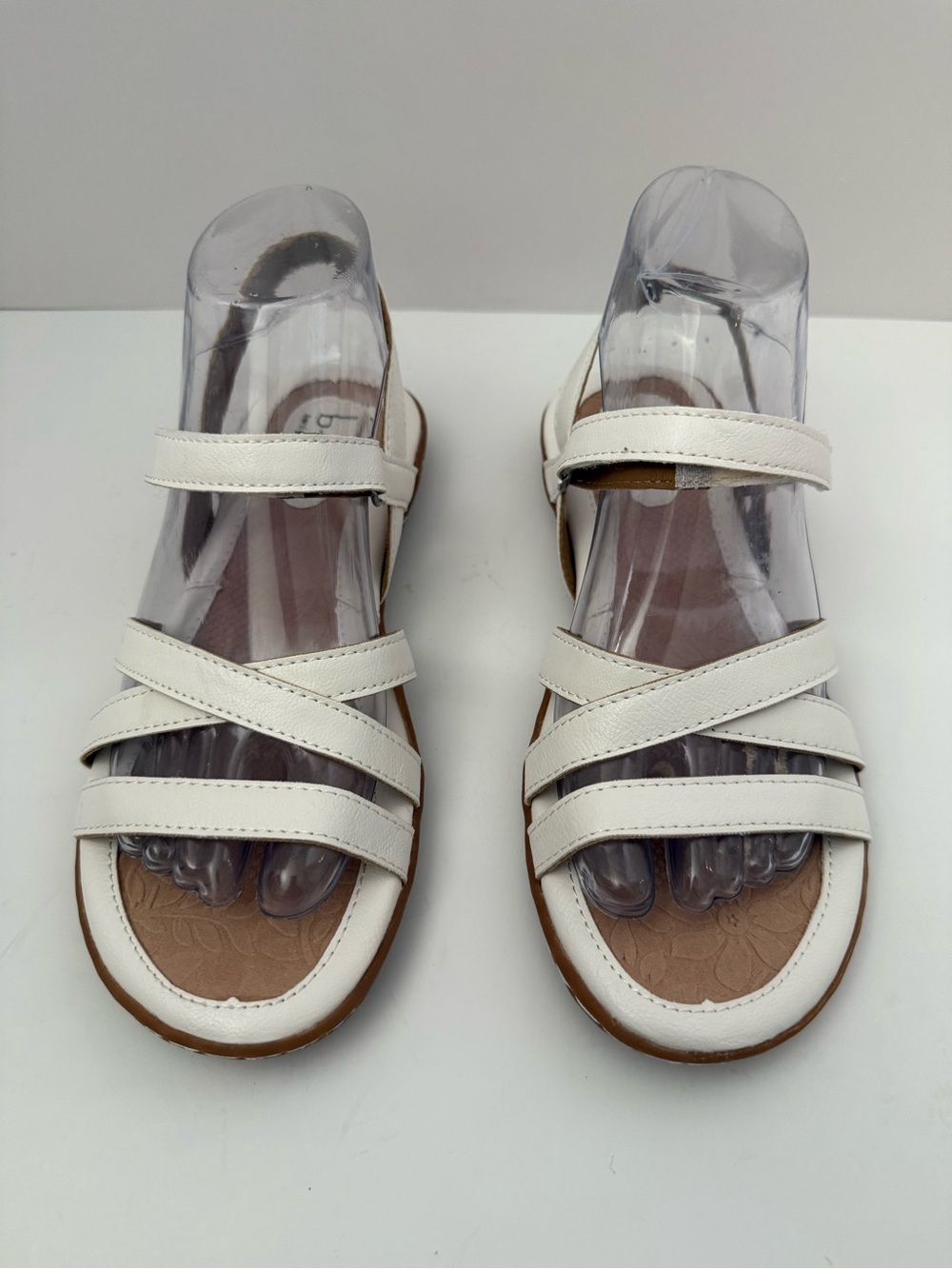 B.O.C. Born Concept White Strappy Comfort Sandals Women’s Size 7